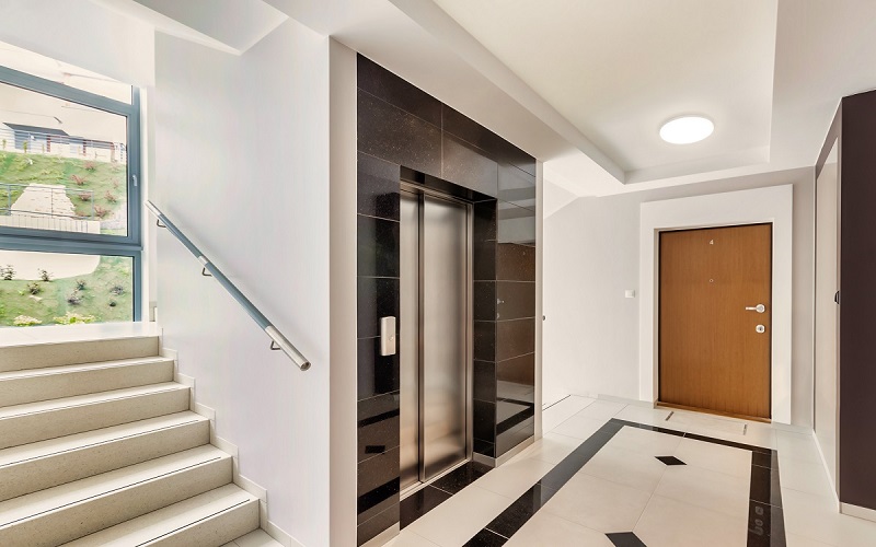 سقفی سنسوردار در راهرو ساختمان